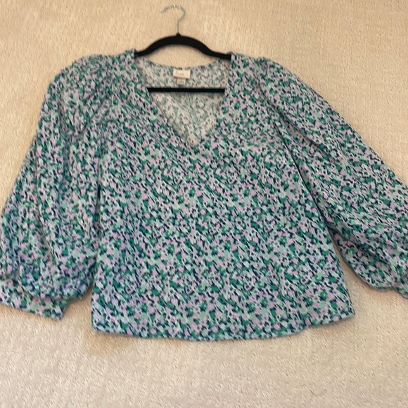 Women’s blouse - Picture 1 of 3
